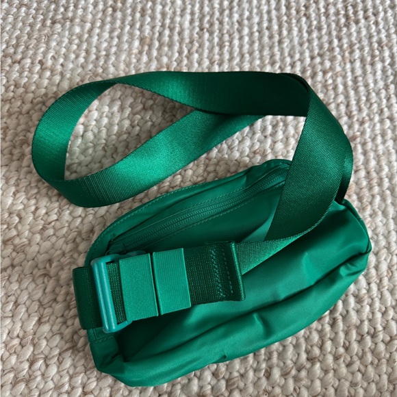 NWOT / Lululemon Emerald Ice Belt Bag 1L - Picture 4 of 8